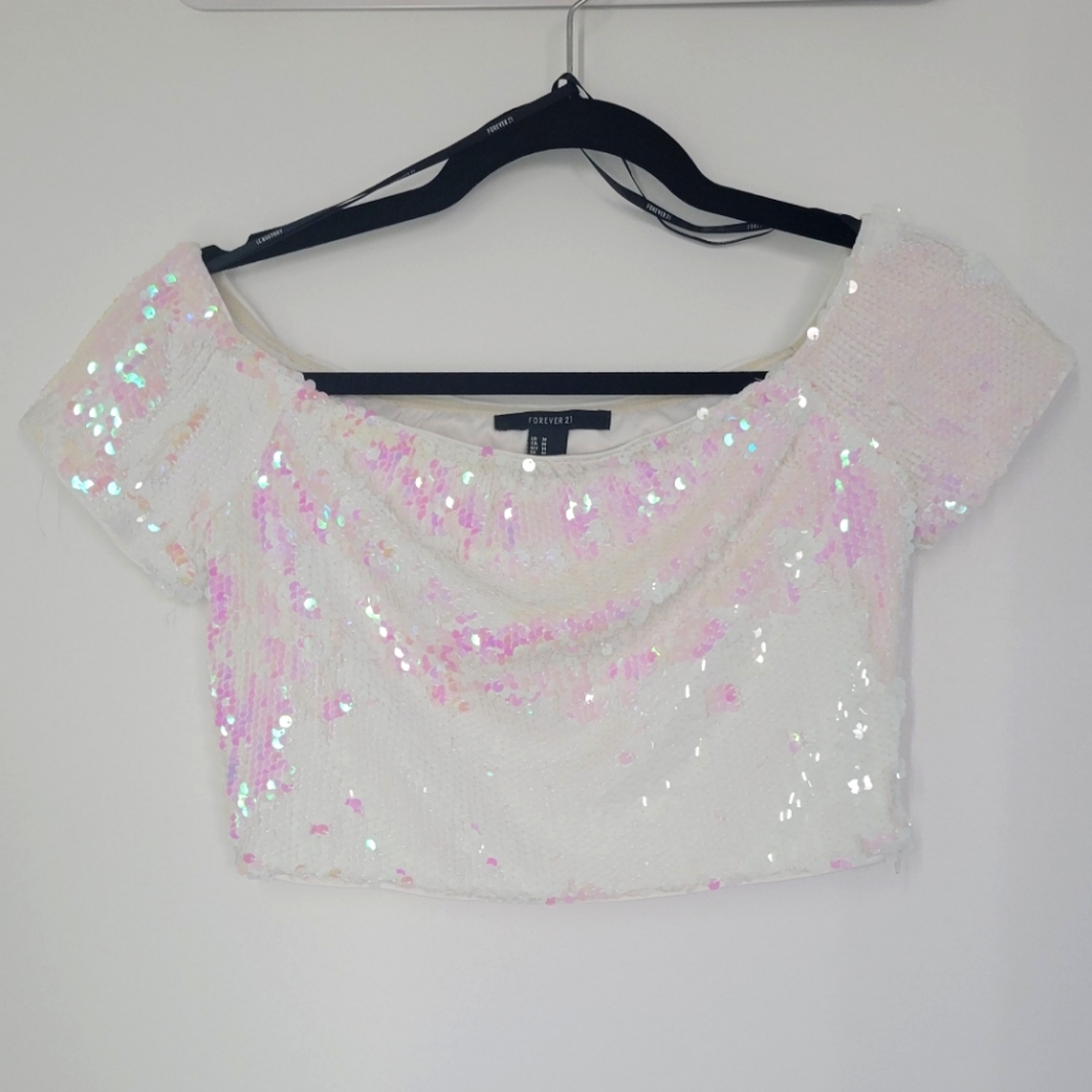 Beat Neck Crop Top